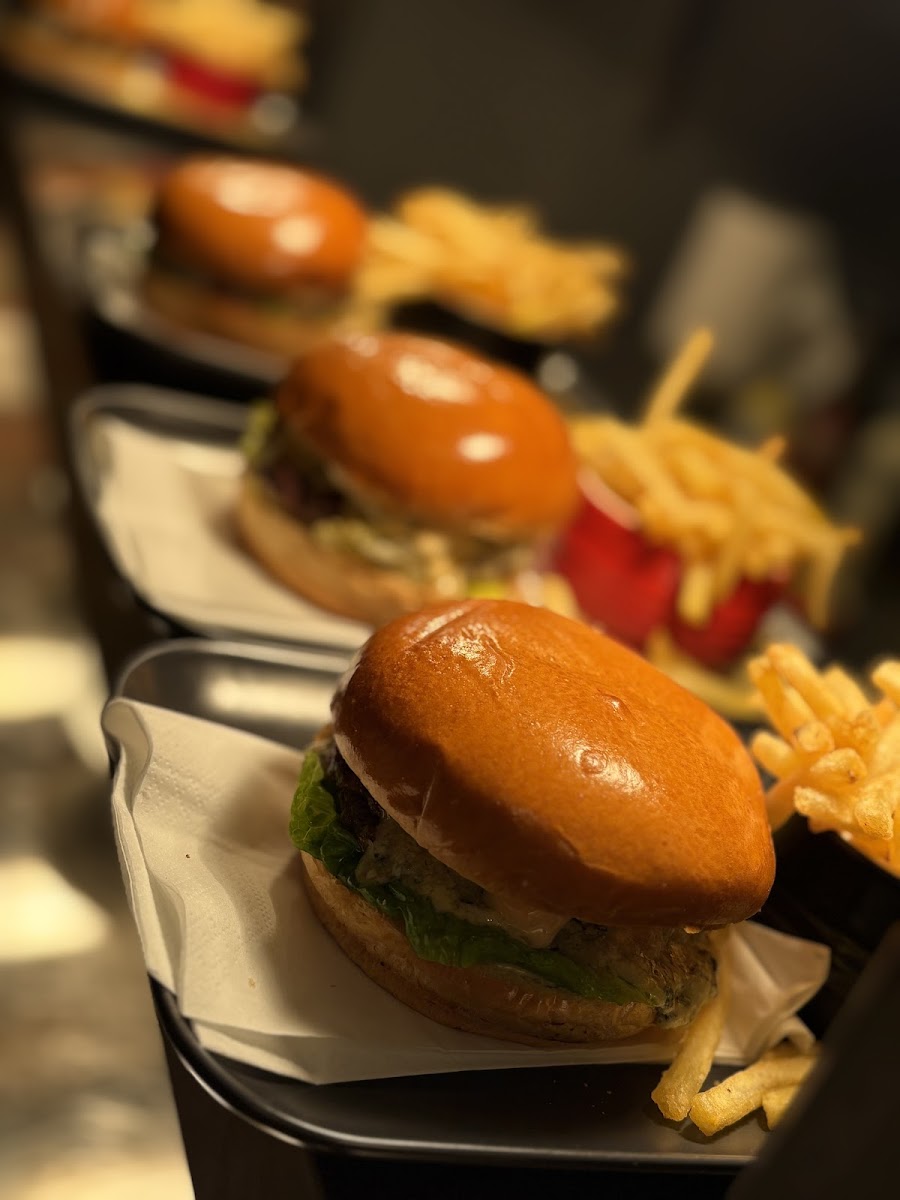 Le Cozy Lobster & Burger